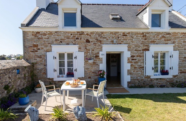 Beautiful private villa for 5 people with TV, terrace, pets allowed, panoramic view and parking