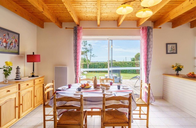 Beautiful private villa for 6 people with TV, terrace, pets allowed and parking