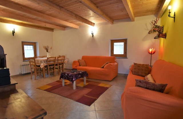 Beautiful private villa for 4 guests with WIFI, TV and balcony