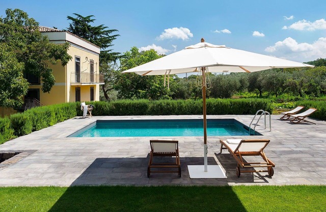 Beautiful private villa with private pool, WIFI, TV, terrace, pets allowed, panoramic view, parking