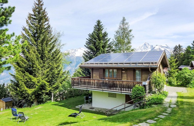 Beautiful private villa for 6 people with TV, patio, pets allowed and panoramic view