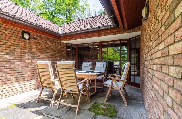 Beautiful private villa for 12 people with private pool, WIFI, TV, patio and pets allowed