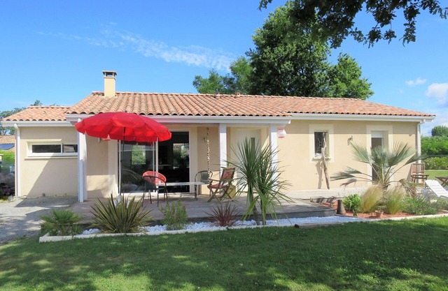 Beautiful private villa for 6 guests with WIFI, TV, terrace, pets allowed and parking