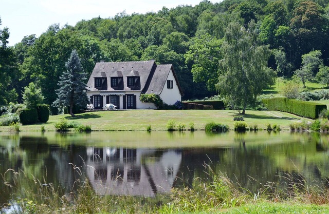 Beautiful private villa for 8 guests with A/C, WIFI, TV, terrace and pets allowed