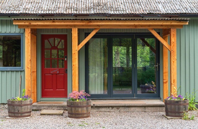 Beautiful private villa for 4 people with hot tub, WIFI, TV, pets allowed and parking