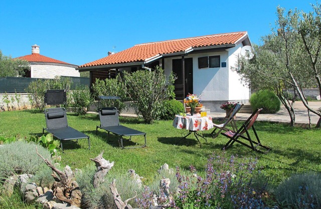 Beautiful private villa for 4 guests with A/C, WIFI, TV, terrace, pets allowed and parking
