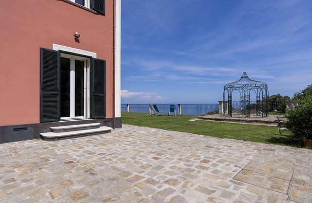 Beautiful private villa for 8 guests with WIFI, A/C and terrace