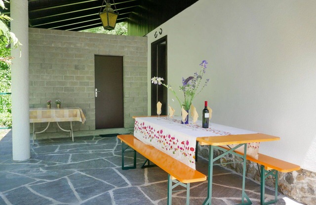 Beautiful private villa for 6 guests with WIFI, TV, patio and pets allowed