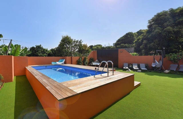 Beautiful private villa for 10 people with private pool, WIFI, TV and patio