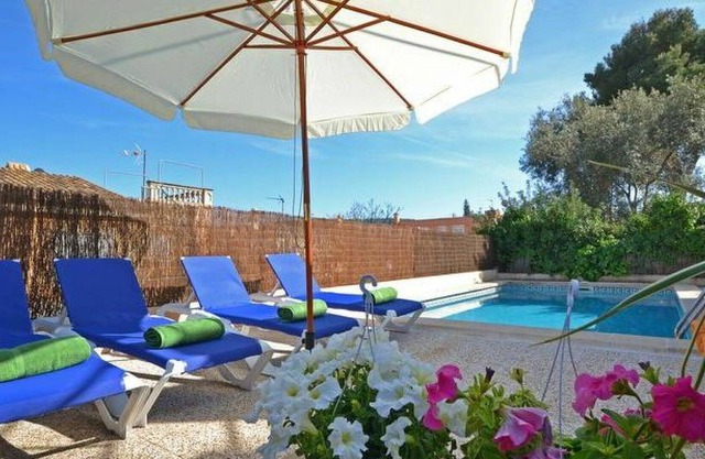 Beautiful private villa for 8 people with A/C, pool, WIFI, TV, patio and parking