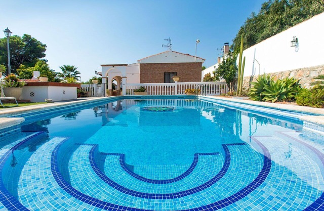 Beautiful private villa for 5 people with private pool, A/C, WIFI, TV, terrace and pets allowed