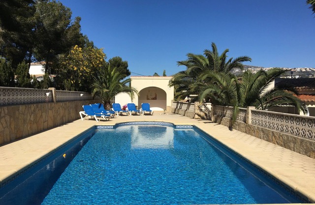 Beautiful private Villa in Moraira 5-7mins walk shops, bars, extra large pool