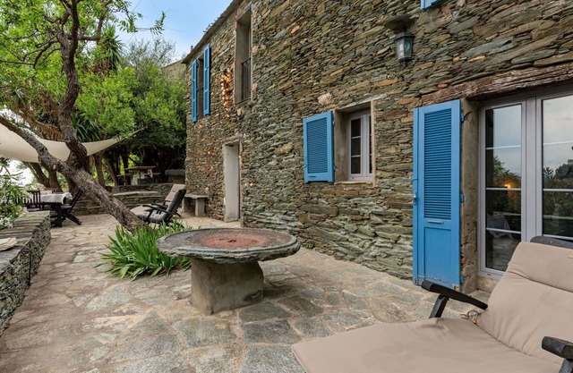 Beautiful private villa for 6 guests with WIFI, A/C, TV, terrace and pets allowed