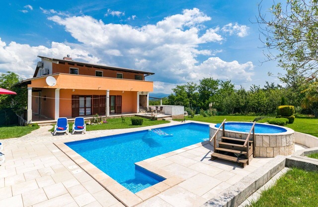 Beautiful private villa with A/C, WIFI, private pool, TV, terrace, pets allowed and parking