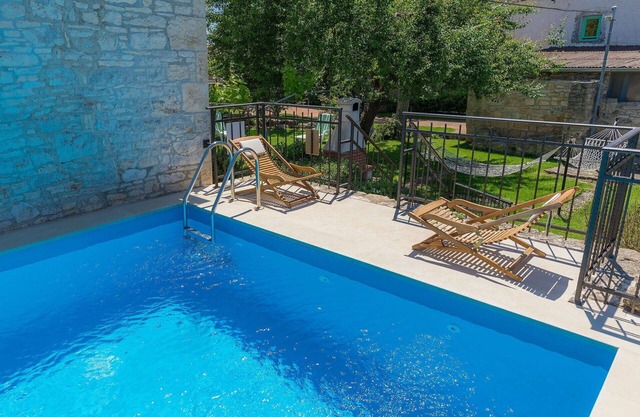 Beautiful private villa with A/C, WIFI, private pool, TV, terrace, pets allowed and parking