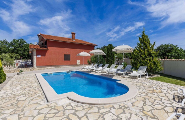 Beautiful private villa for 12 guests with private pool, WIFI, TV, patio and parking