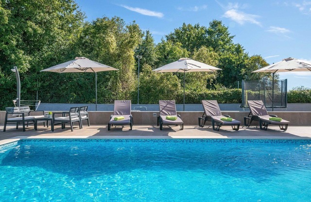 Beautiful private villa for 8 people with WIFI, private pool, A/C, TV and terrace
