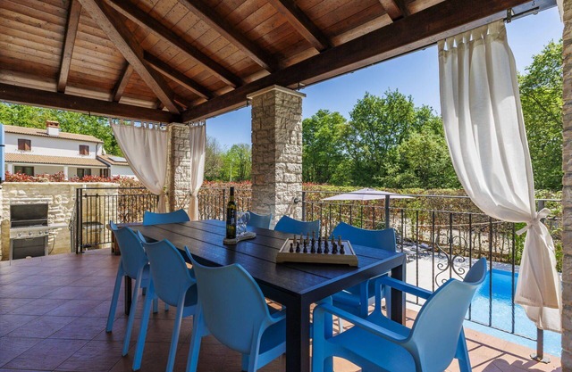 Beautiful private villa for 8 guests with private pool, WIFI, A/C, TV, terrace and parking