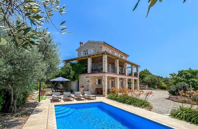 Beautiful private villa for 8 people with A/C, WIFI, private pool, terrace and pets allowed