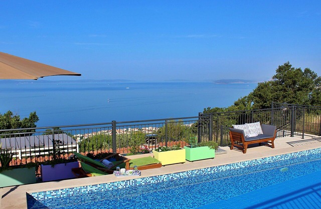 Beautiful private villa with private pool, WIFI, A/C, TV, terrace, pets allowed and parking