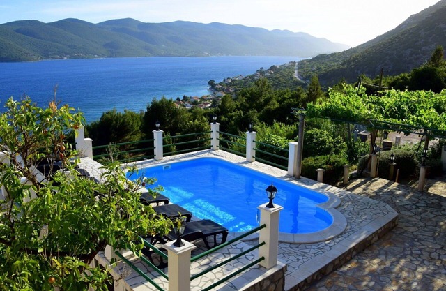 Beautiful private villa with private pool, WIFI, A/C, TV, terrace, pets allowed and parking