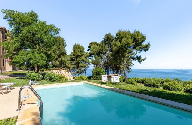 Beautiful private villa with A/C, private pool, WIFI, TV, terrace, pets allowed and panoramic view