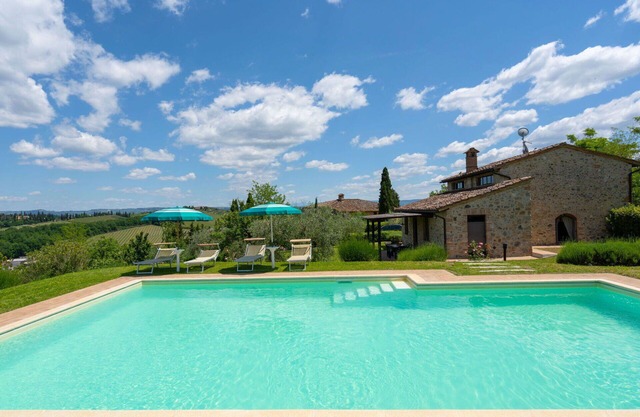 Beautiful private villa for 6 guests with private pool, WIFI, TV, panoramic view and parking