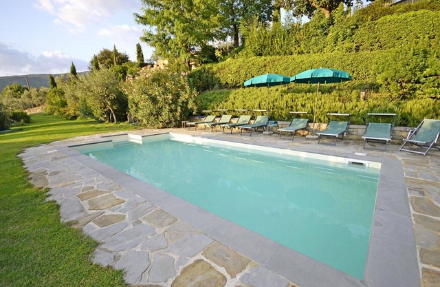 Beautiful private villa for 12 guests with private pool, WIFI, TV, patio, panoramic view and par.