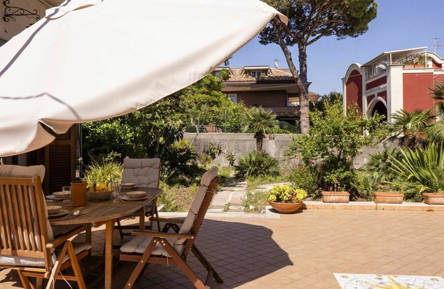 Beautiful private villa for 8 guests with WIFI, A/C, TV, terrace, pets allowed and parking