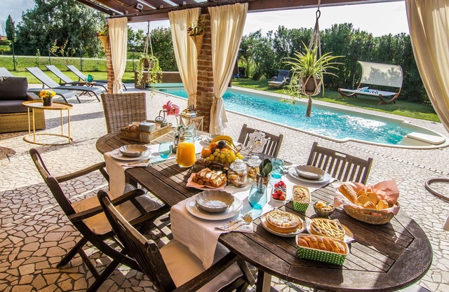 Beautiful private villa with A/C, hot tub, WIFI, private pool, TV, pets allowed and panoramic view