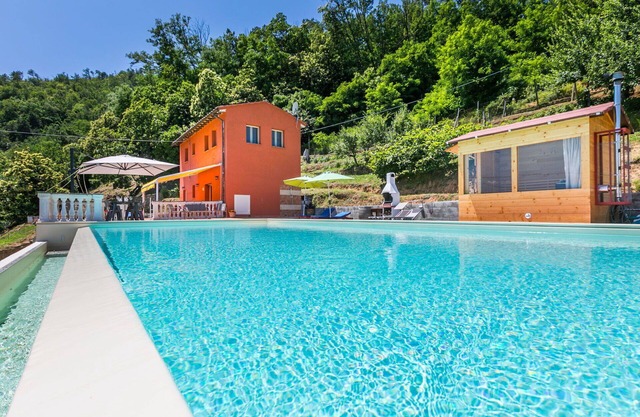 Beautiful private villa for 4 guests with WIFI, private pool, A/C, TV, panoramic view and parking