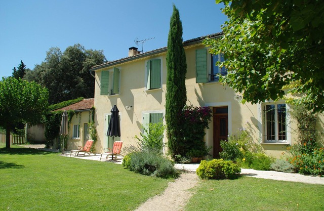 BEAUTIFUL PROVENCAL FARMHOUSE, AIR-CONDITIONED, WITH LARGE, SECURE SWIMMING POOL. IN THE COUNTRYSIDE.