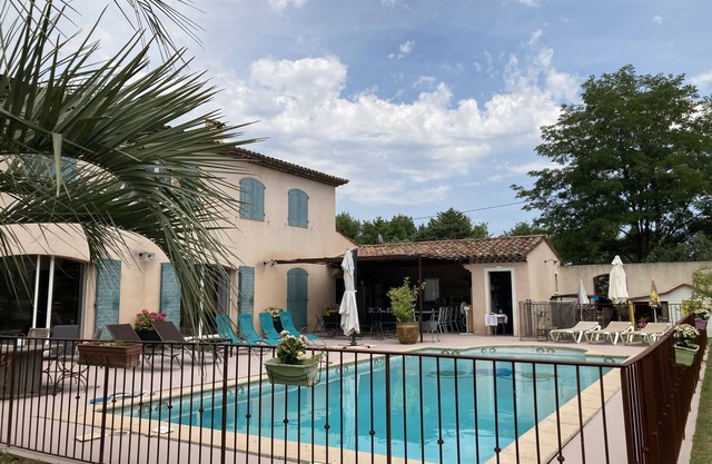 Beautiful Provencal villa in a superb olive grove