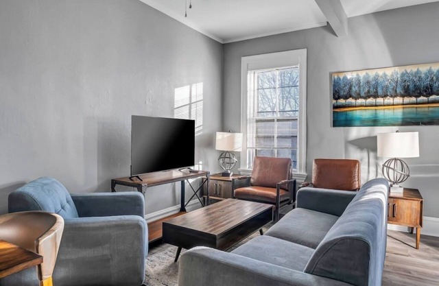 Beautiful, Rehabbed Unit in Shaw Community 4228a