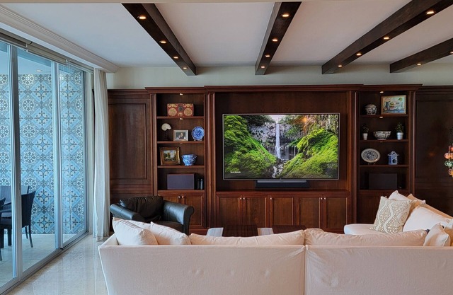 Beautiful Renovated Apartment: Amazing View & Location (Panama City)