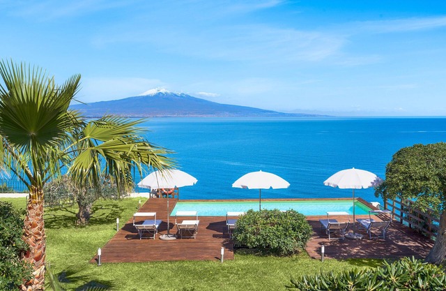 Beautiful sea-front villa with pool
