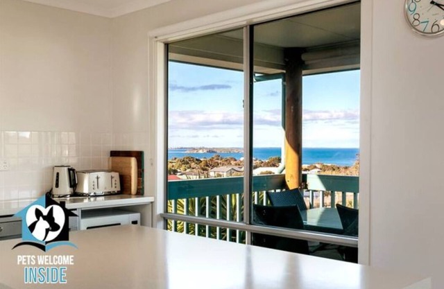 Beautiful Sea & Lake Views - Sleeps 12!