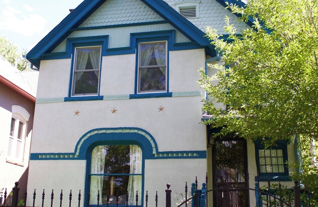 Beautiful, serene 4-bedroom Victorian house in Denver steps to great restaurants