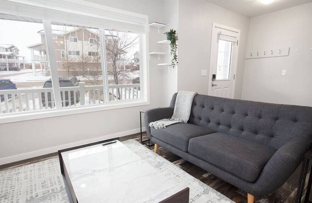 Beautiful South Winnipeg 4Bed 2Bath Townhouse