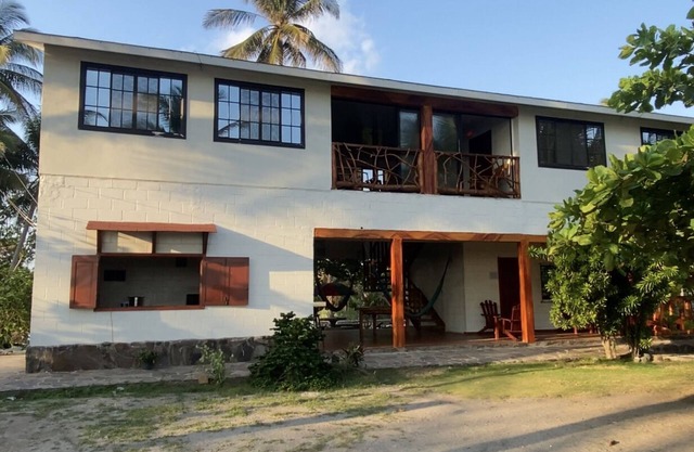 Beautiful spacious beachfront home - pool & ocean views