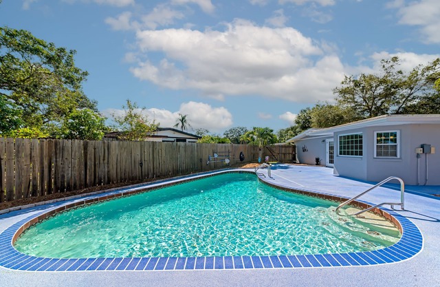 Beautiful, Spacious Heated Pool Home - Close to Siesta Key Beach!