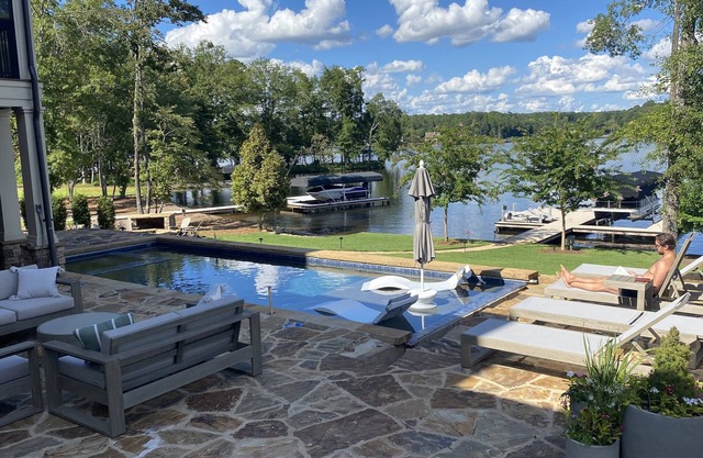 Beautiful Spacious Lake Front Home in Cuscowilla