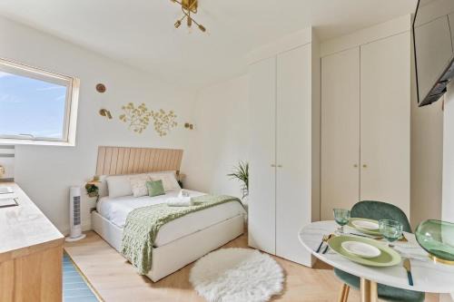 Beautiful Studio Metro and Paris at Your Door