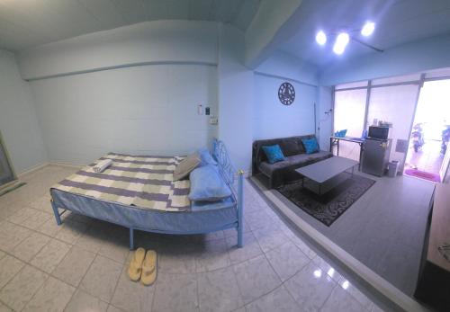 Beautiful Studio 107 Apartment with nice living room with WiFi
