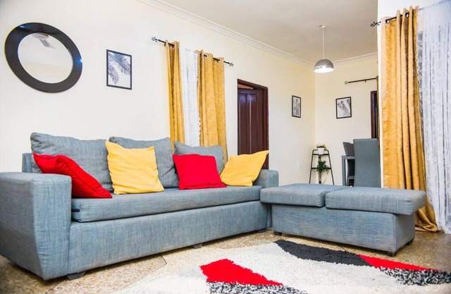 Beautiful Suburban 3 bedroom house, 30 mins from airport