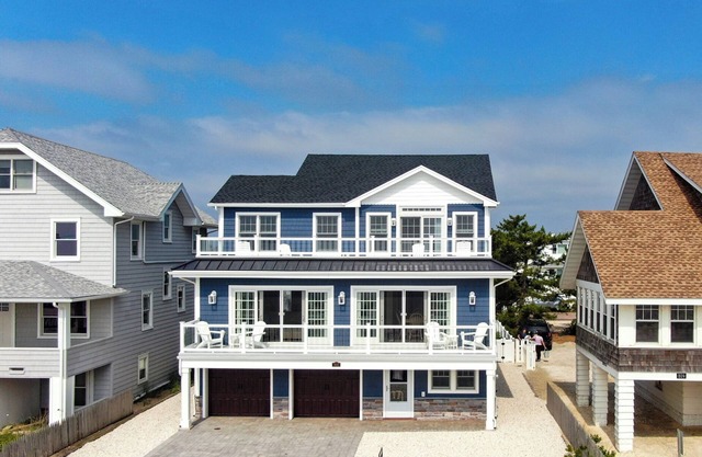 Beautiful Sunrise - 5 Bedroom, 4 Bath- Oceanfront - Fully Renovated 2024