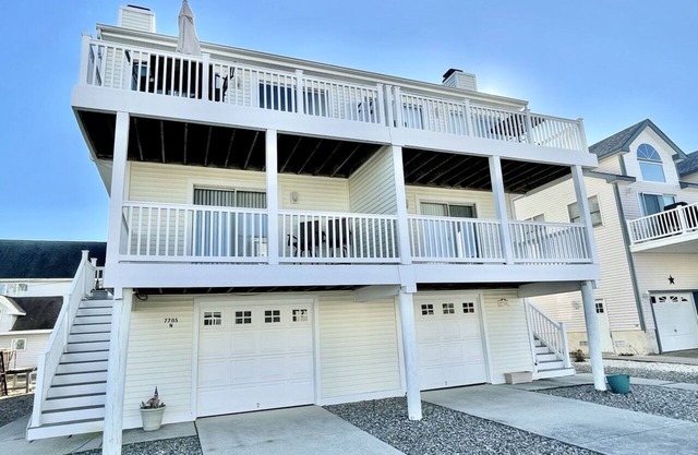 Beautiful Townhouse with views of the Bay!