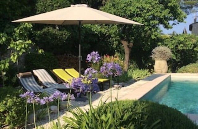 Beautiful traditional villa in Cannes centre secluded garden and pool