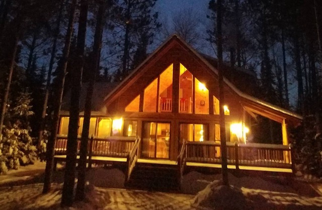 Beautiful,Trailside Retreat! Chalet style cabin at CAMBA / Birke trail head