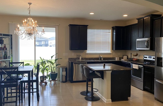 Beautiful Two Bedroom Townhome with free parking & wifi